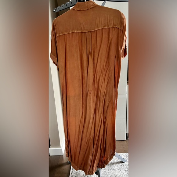 ✨HOST PICK✨ Aritzia Wilfred Free Crinkle Midi Shirt Dress - Burnt Orange/Amber - Picture 3 of 6